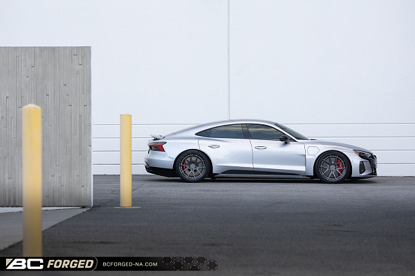 Фото дисков BC Forged HCA165 Матовый графит на Audi E-tron GT