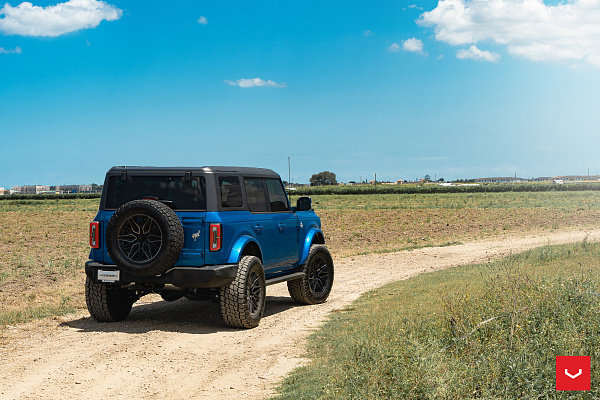 Фото дисков Vossen HF6-5 Черный глянец на Ford Bronco