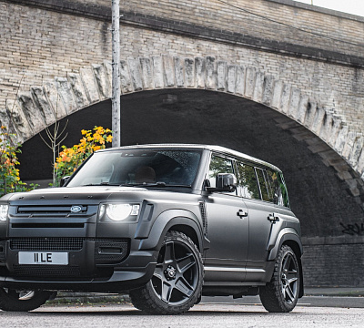 Фото дисков Kahn Mondial Retro RS на Land Rover Defender II