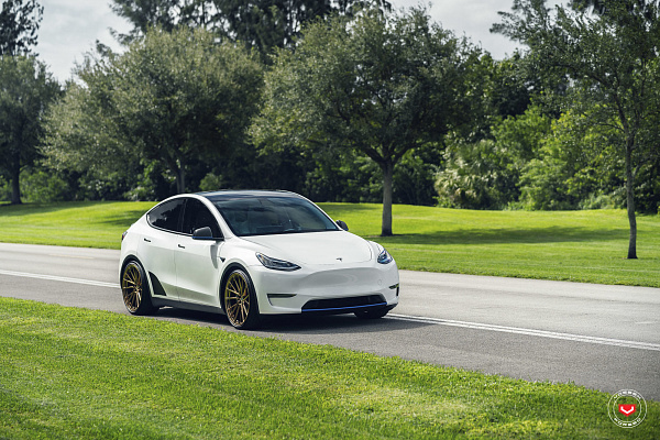 Фото дисков Vossen M-X4T Глянцевое темное золото на Tesla Model Y