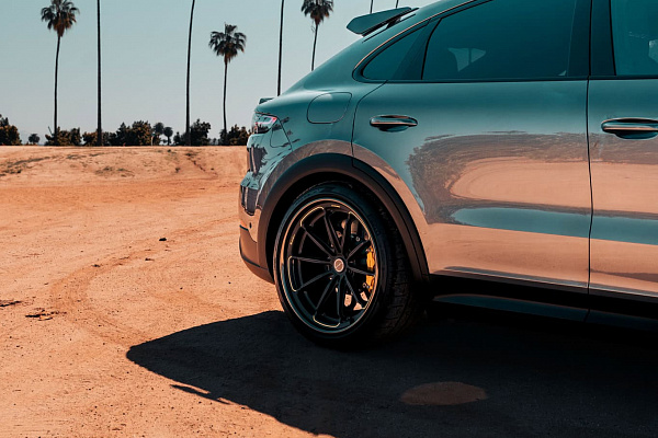 Фото дисков Brixton Forged R11-RS Сатиновый темный лак на Porsche Cayenne III