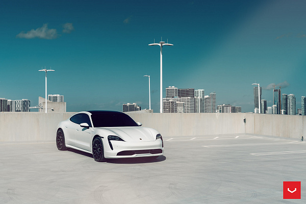 Фото дисков Vossen HF-2 Черный глянец на Porsche Taycan I