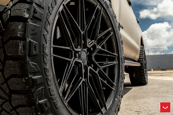 Фото дисков Vossen HF-7 Черный глянец на Toyota Sequoia II