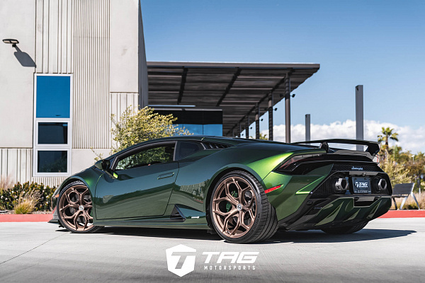 Фото дисков HRE P111SC Сатиновая бронза на Lamborghini Huracan