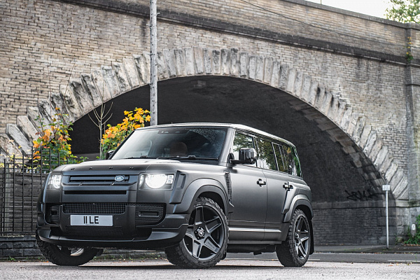 Фото дисков Kahn Mondial Retro RS Черный сатин на Land Rover Defender II