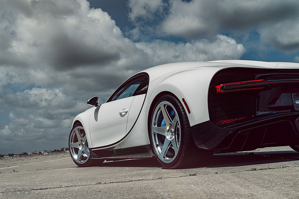 Фото дисков 1886 Wheels S005 Сатиновый лак на Bugatti Chiron