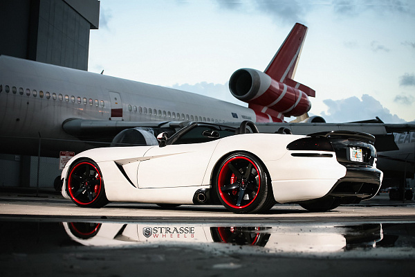 Фото дисков Strasse Wheels S5 Deep Concave Другой цвет на Dodge Viper