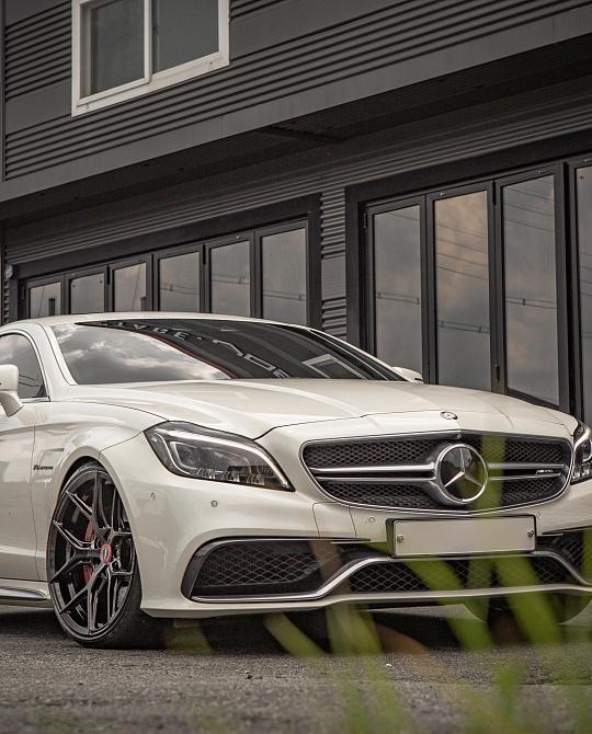 Фото дисков HF-5 Черный глянец на Mercedes-Benz CLS (C218)