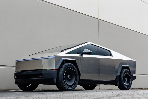 Фото дисков Brixton Forged LX15 Черный сатин на Tesla Cybertruck