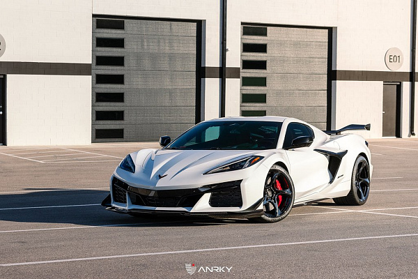 Фото дисков Anrky XR-105 Черный глянец на Chevrolet Corvette C8