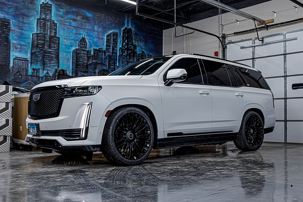 Фото дисков Brixton Forged LX01 Черный глянец на Cadillac Escalade V