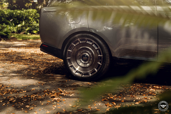 Фото дисков Vossen UV-7 Глянцевый темный лак на Land Rover Range Rover V