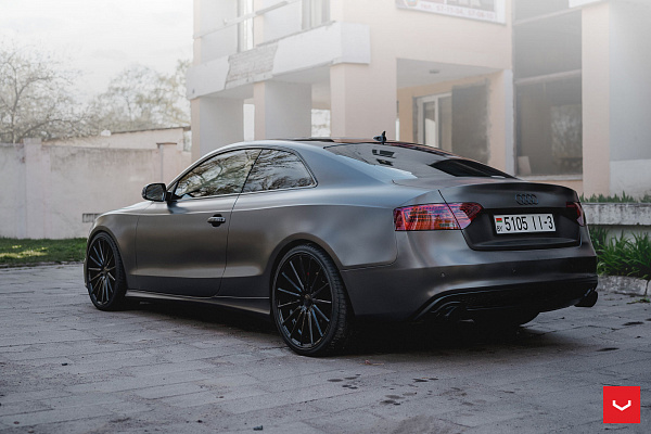 Фото дисков Vossen VFS-2 Черный глянец на Audi A/S/RS 5 (8T)