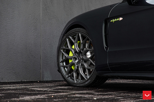 Фото дисков Vossen HF-2 Сатиновый графит на Porsche Panamera II