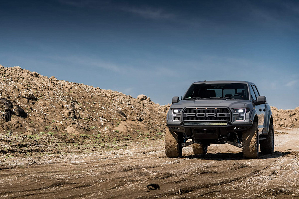 Фото дисков HRE P161 Глянцевый темный лак на Ford F-150 XIII