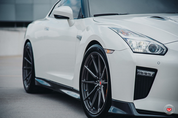 Фото дисков Vossen M-X2 Глянцевый темный лак на Nissan GT-R