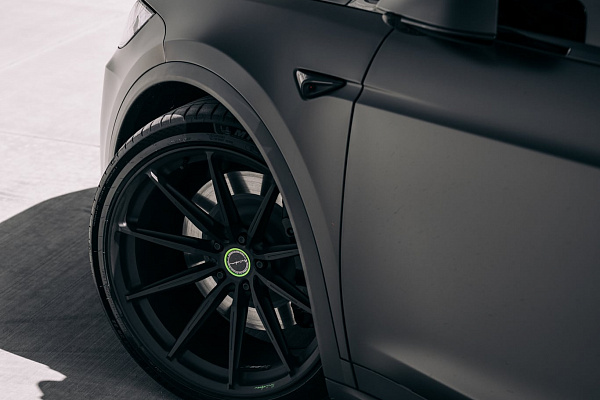 Фото дисков Brixton Forged R11-R Черный матовый на Tesla Model X