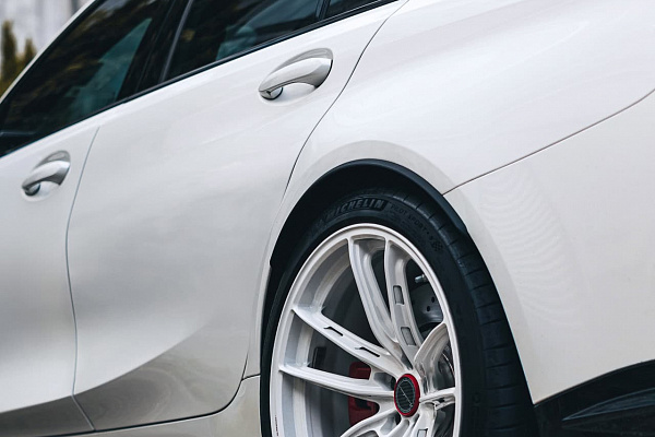 Фото дисков Brixton Forged FDE03 Белый глянец на BMW 3/M3 (G2x/G80)
