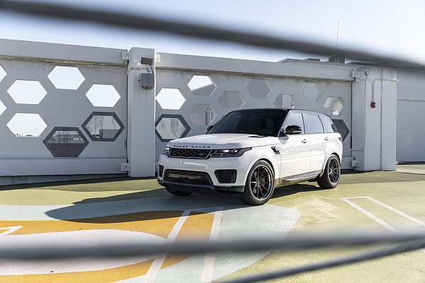 Фото дисков Strasse Wheels SV10 Deep Concave FS Черный сатин на Range Rover Sport II