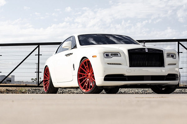 Фото дисков Savini SV75 Красный глянец на Rolls-Royce Wraith