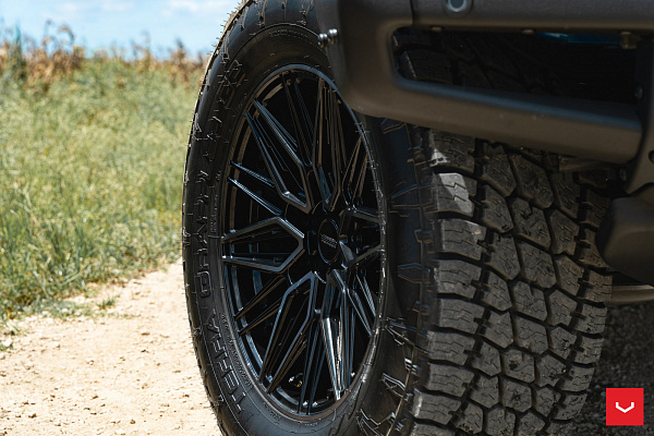 Фото дисков Vossen HF6-5 Черный глянец на Ford Bronco