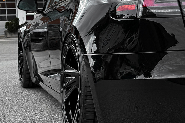 Фото дисков Radi8 R807 Черный глянец на Tesla Model S