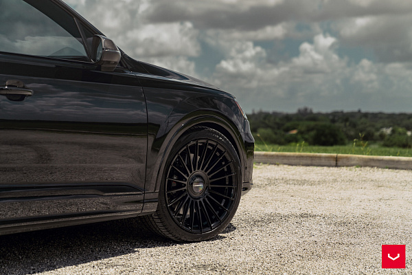 Фото дисков Vossen HF-8 Черный глянец на Audi Q7 (4M)