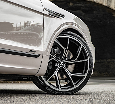 Фото дисков Kahn Type 54 на Bentley Bentayga