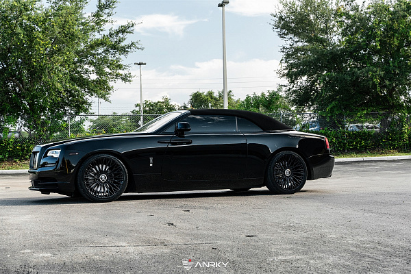 Фото дисков Anrky RF-140 Черный глянец на Rolls-Royce Wraith