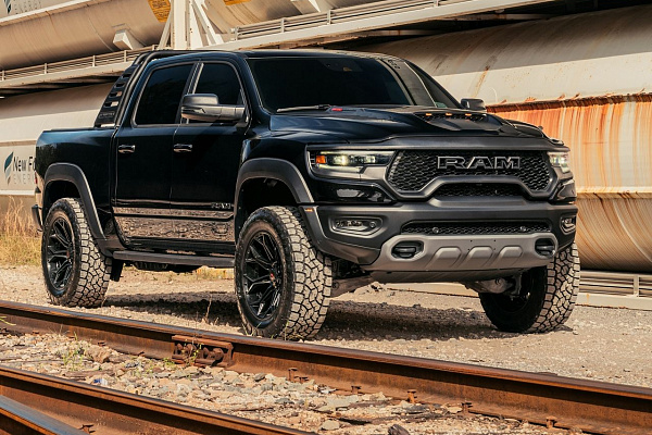 Фото дисков 4PLAY 4P83 Черный глянец на Ram 1500 V