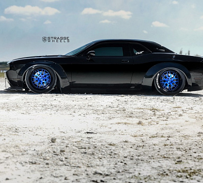Фото дисков Strasse Wheels SV8 Performance на Dodge Challenger III
