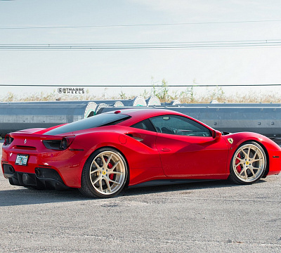 Фото дисков Strasse Wheels SM5RT Deep Concave FS на Ferrari 488