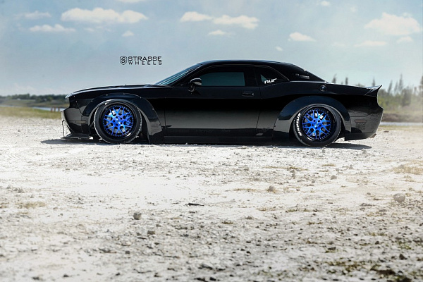 Фото дисков Strasse Wheels SV8 Performance Другой цвет на Dodge Challenger III