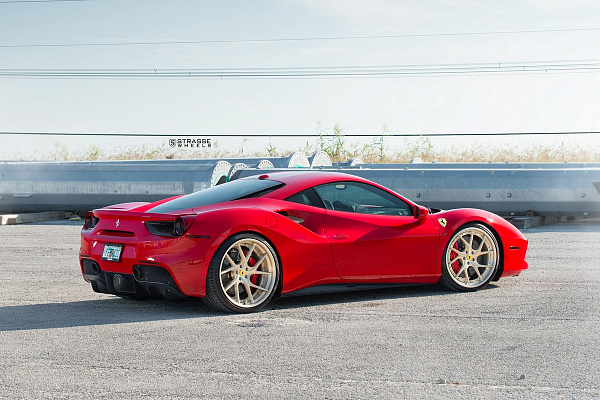 Фото дисков Strasse Wheels SM5RT Deep Concave FS Сатиновая шампань на Ferrari 488