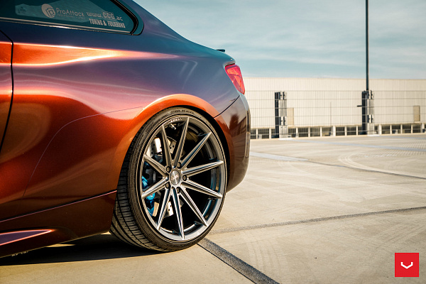 Фото дисков Vossen VFS-10 Глянцевый графит на BMW 2/M2 (F22/F87)