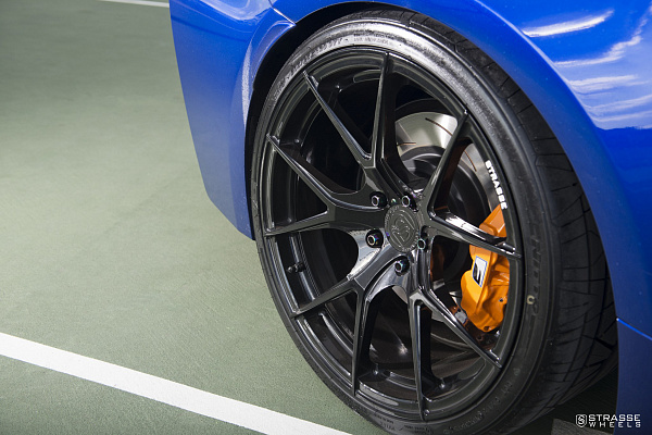 Фото дисков Strasse Wheels SM5R Deep Concave Monoblock Черный глянец на Lexus RC