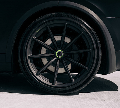 Фото дисков Brixton Forged R11-R на Tesla Model X
