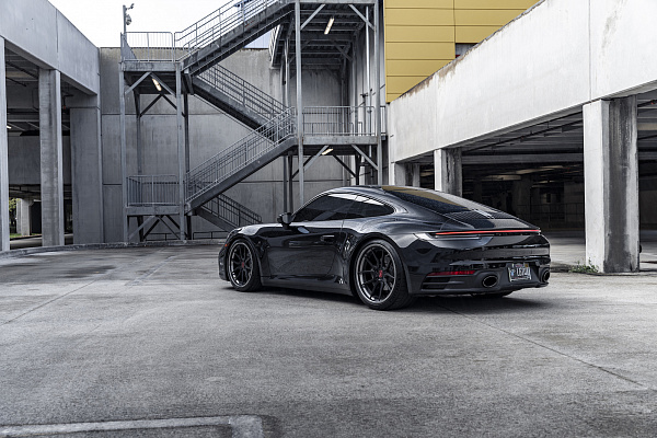 Фото дисков Strasse Wheels SV5 Deep Concave FS Черный сатин на Porsche 911 VIII