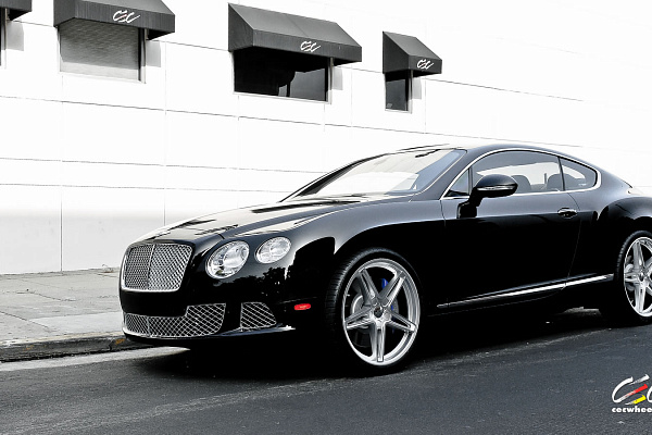 Фото дисков CEC C881 Глянцевый лак на Bentley Continental GT II