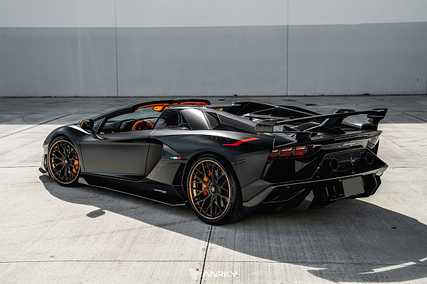 Фото дисков Anrky AN30 Глянцевая бронза на Lamborghini Aventador