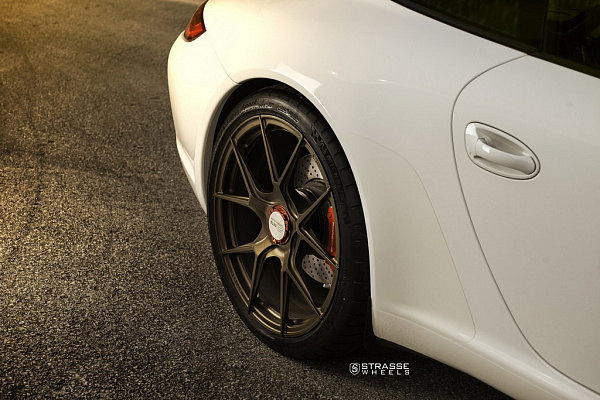 Фото дисков Strasse Wheels SM5R Deep Concave Monoblock Сатиновая темная бронза на Porsche 911 VI