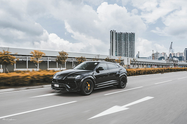 Фото дисков Brixton Forged PF7 Сатиновый темный лак на Lamborghini Urus