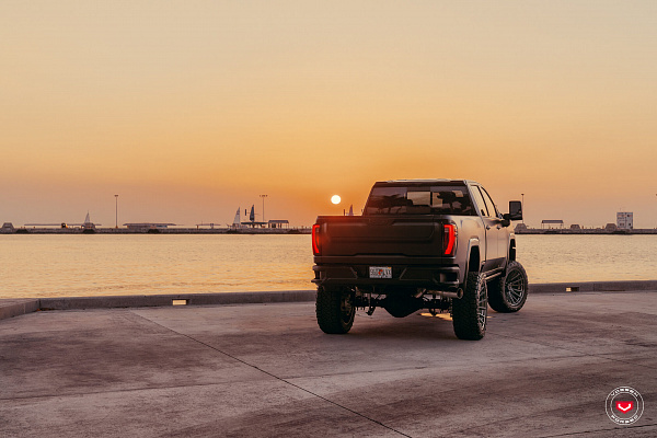Фото дисков Vossen VFX-03 Глянцевый темный лак на GMC Sierra IV
