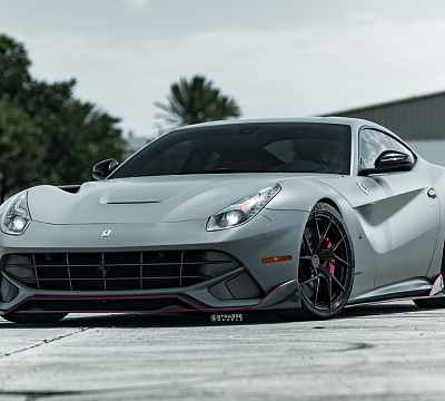 Фото дисков Strasse Wheels SM5RT Deep Concave Monoblock на Ferrari 812