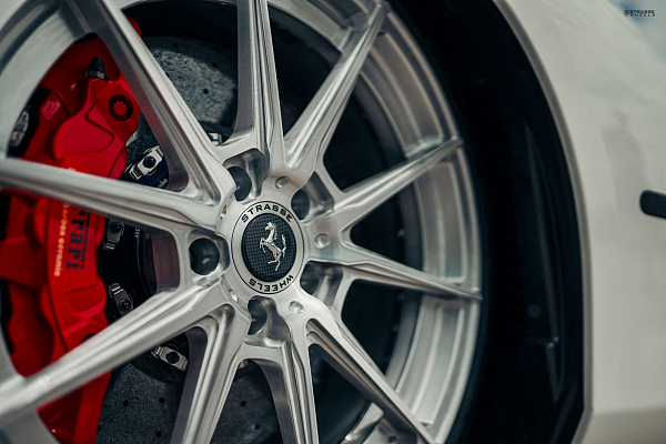 Фото дисков Strasse Wheels SV10 Deep Concave Duoblock Глянцевый лак на Ferrari 488