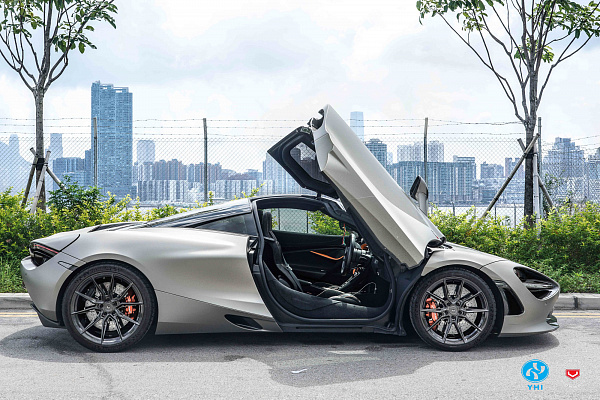 Фото дисков Vossen EVO-2R Черный глянец на McLaren 720S