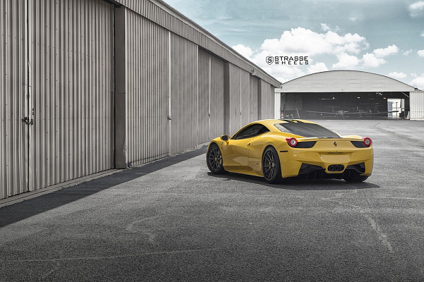Фото дисков Strasse Wheels SV1 Deep Concave FS Черный сатин на Ferrari 458