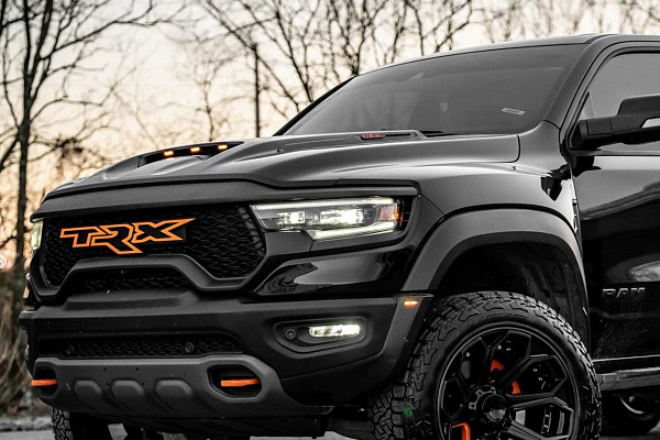 Фото дисков 4PLAY 4P80R Черный глянец на Ram 1500 V