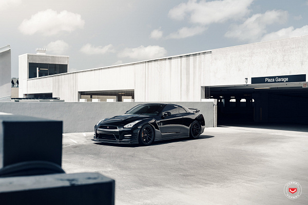 Фото дисков Vossen M-X4T Черный глянец на Nissan GT-R