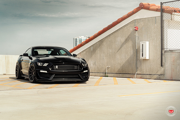 Фото дисков Vossen M-X2 Черный сатин на Ford Mustang VI